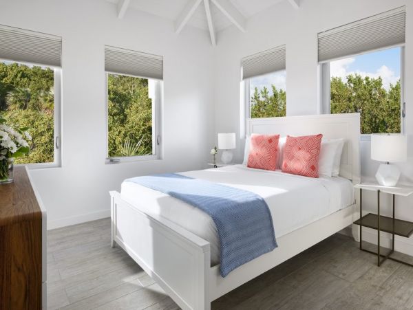 Modern & Luxurious 6 bedroom in Leeward Providenciales