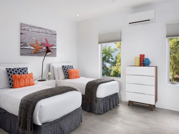 Modern & Luxurious 6 bedroom in Leeward Providenciales
