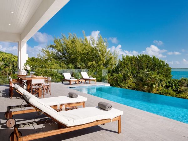 Modern & Luxurious 6 bedroom in Leeward Providenciales
