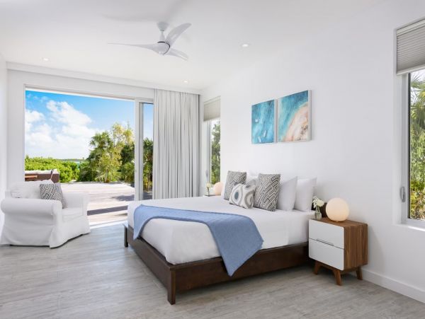 Modern & Luxurious 6 bedroom in Leeward Providenciales
