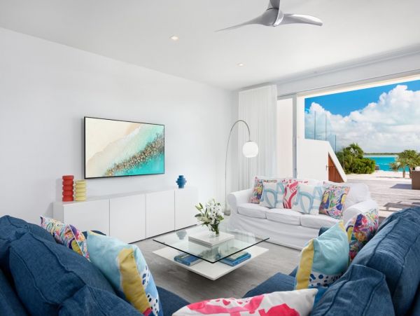 Modern & Luxurious 6 bedroom in Leeward Providenciales