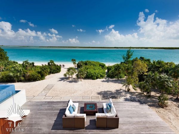 Modern & Luxurious 6 bedroom in Leeward Providenciales