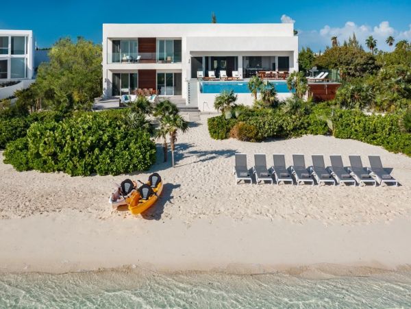 Modern & Luxurious 6 bedroom in Leeward Providenciales