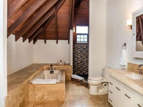 Turk And Caicos Three Bedrooms Waterfront Villa With Pool