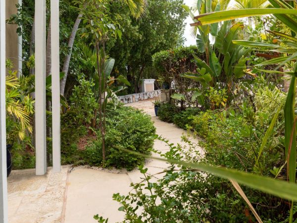Turk And Caicos Three Bedrooms Waterfront Villa With Pool