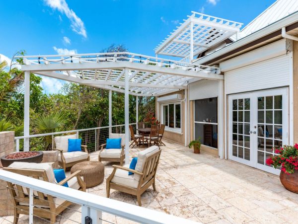 Turk And Caicos Three Bedrooms Waterfront Villa With Pool