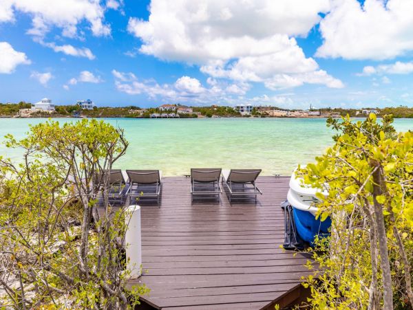 Turk And Caicos Three Bedrooms Waterfront Villa With Pool