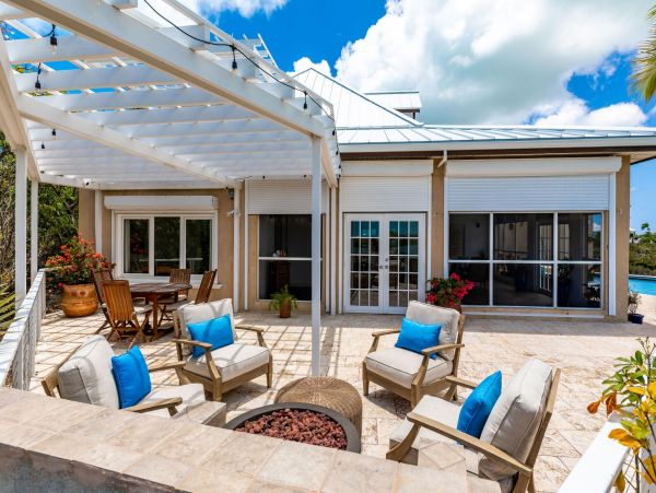 Turk And Caicos Three Bedrooms Waterfront Villa With Pool
