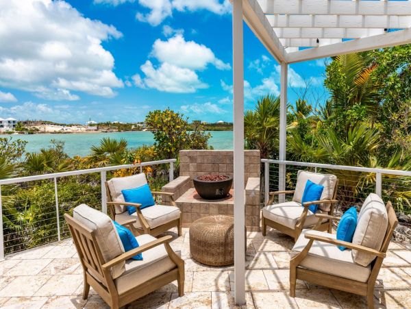 Turk And Caicos Three Bedrooms Waterfront Villa With Pool