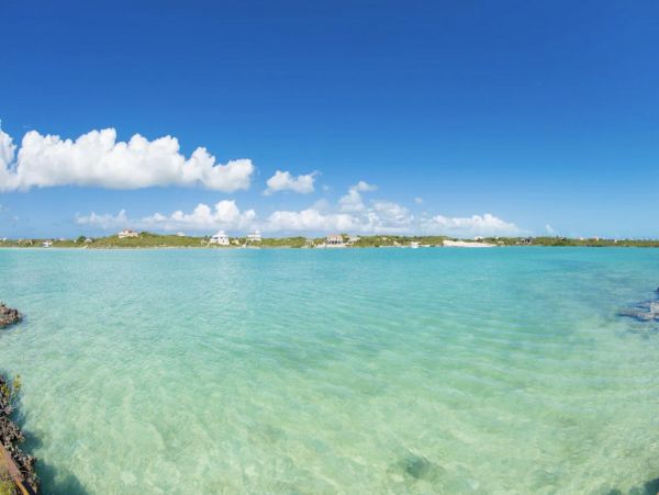 Turk And Caicos Three Bedrooms Waterfront Villa With Pool