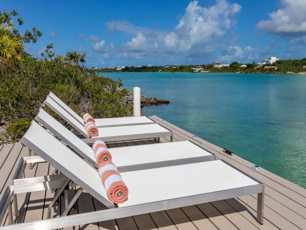 Turk And Caicos Three Bedrooms Waterfront Villa With Pool