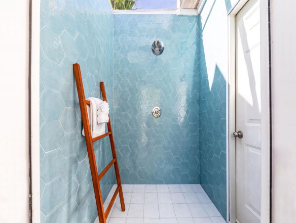 Turk And Caicos Three Bedrooms Waterfront Villa With Pool