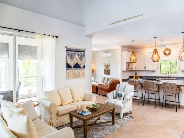 Turk And Caicos Three Bedrooms Waterfront Villa With Pool