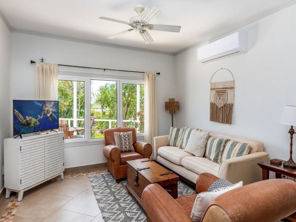 Turk And Caicos Three Bedrooms Waterfront Villa With Pool