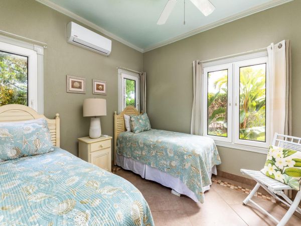 Turk And Caicos Three Bedrooms Waterfront Villa With Pool