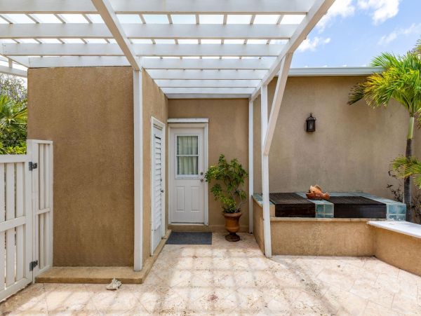 Turk And Caicos Three Bedrooms Waterfront Villa With Pool