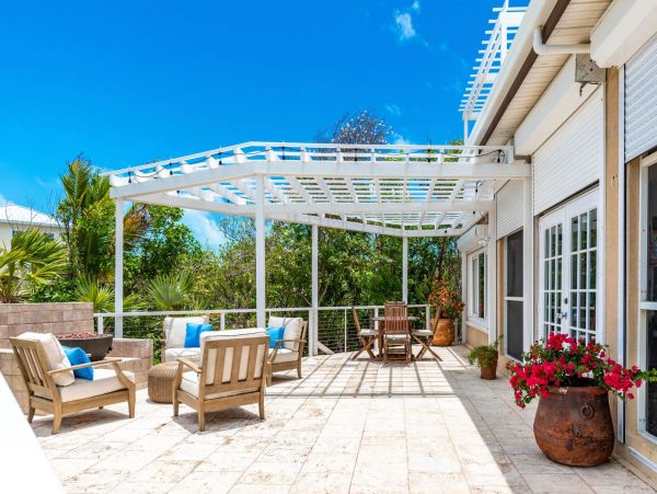 Turk And Caicos Three Bedrooms Waterfront Villa With Pool
