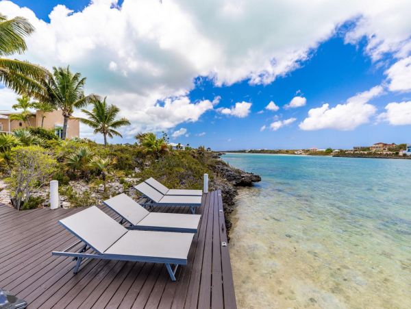 Turk And Caicos Three Bedrooms Waterfront Villa With Pool