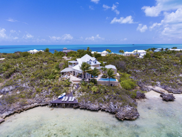 Turk And Caicos Three Bedrooms Waterfront Villa With Pool