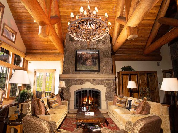 Ski-in/Ski-out One of a Kind Luxury Villa Mountain Views, Pool & Spa