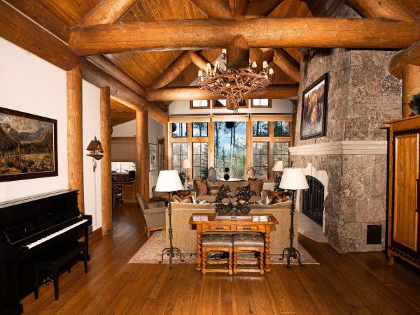 Ski-in/Ski-out One of a Kind Luxury Villa Mountain Views, Pool & Spa