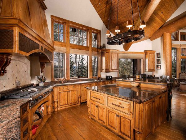 Ski-in/Ski-out One of a Kind Luxury Villa Mountain Views, Pool & Spa
