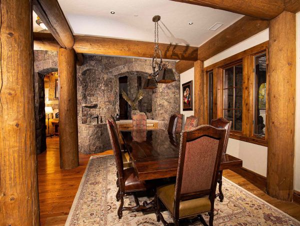 Ski-in/Ski-out One of a Kind Luxury Villa Mountain Views, Pool & Spa