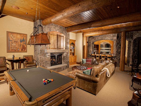 Ski-in/Ski-out One of a Kind Luxury Villa Mountain Views, Pool & Spa