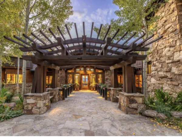 Ski-in/Ski-out One of a Kind Luxury Villa Mountain Views, Pool & Spa