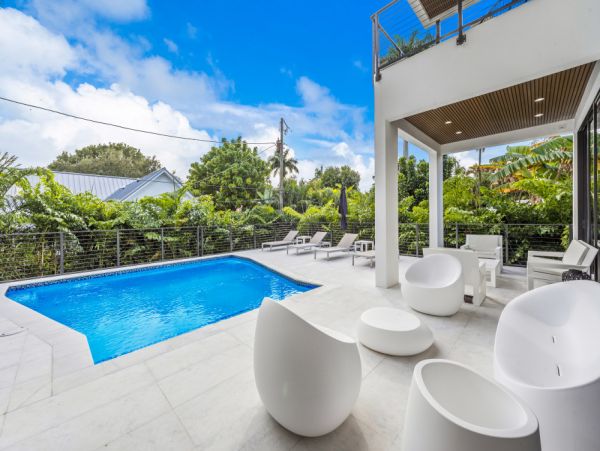 Elegant Six Bedroom Vacation Home in Miami with Private Pool
