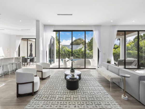 Elegant Six Bedroom Vacation Home in Miami with Private Pool