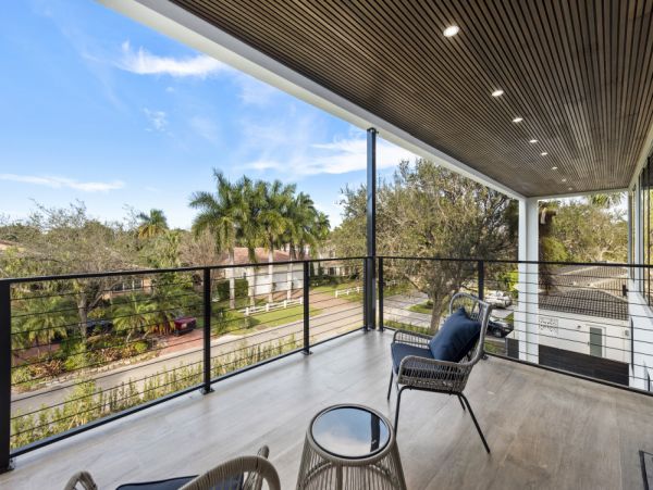 Elegant Six Bedroom Vacation Home in Miami with Private Pool