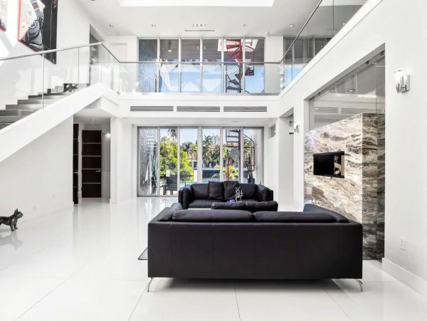 Luxury Waterfront Vacation Villa Sleeps 14