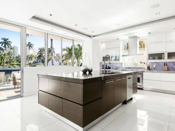 Luxury Waterfront Vacation Villa Sleeps 14