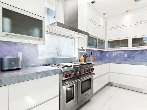 Luxury Waterfront Vacation Villa Sleeps 14
