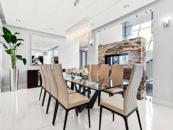 Luxury Waterfront Vacation Villa Sleeps 14