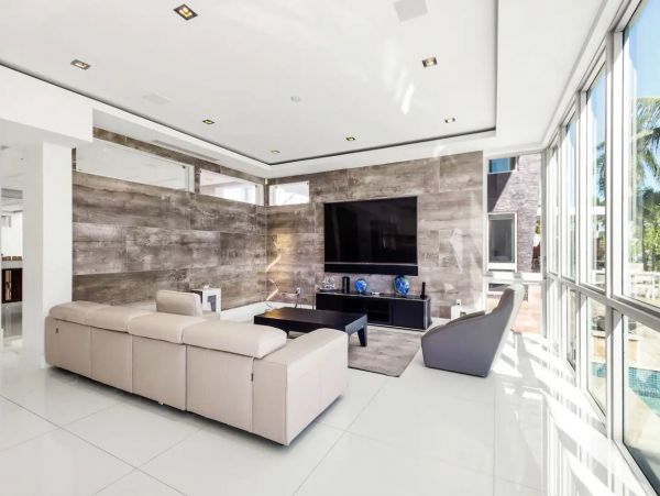 Luxury Waterfront Vacation Villa Sleeps 14