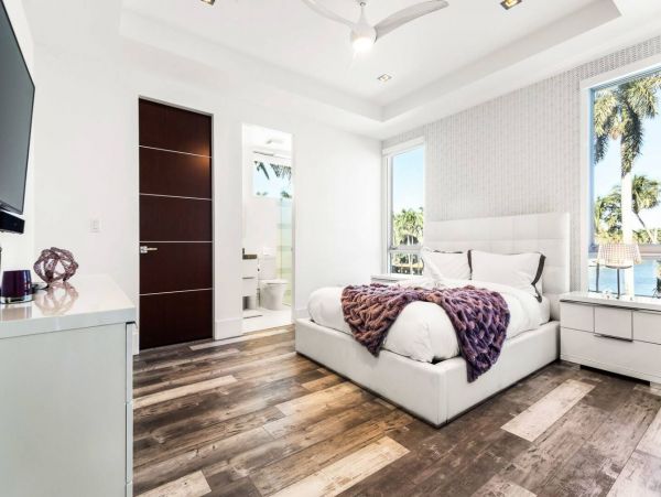 Luxury Waterfront Vacation Villa Sleeps 14