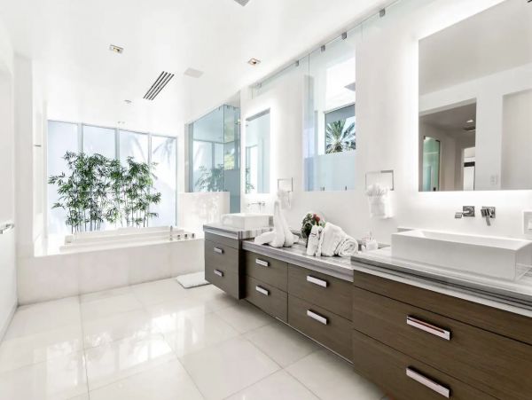 Luxury Waterfront Vacation Villa Sleeps 14
