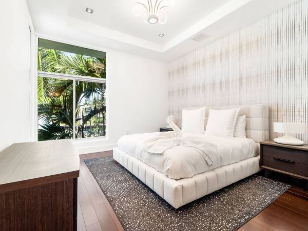 Luxury Waterfront Vacation Villa Sleeps 14