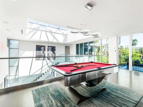 Luxury Waterfront Vacation Villa Sleeps 14