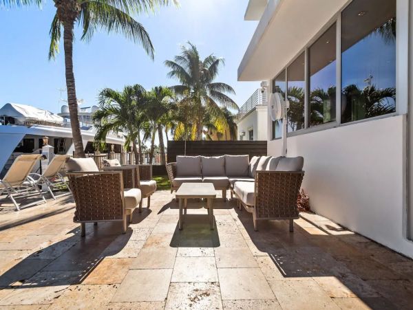 Luxury Waterfront Vacation Villa Sleeps 14