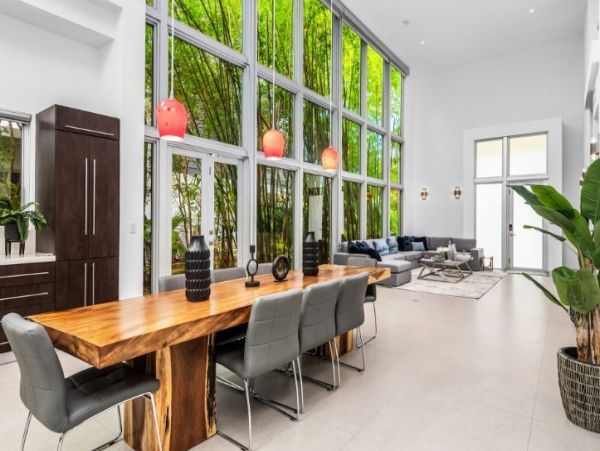 Luxury Miami Vacation Home Five Bedroom with Pool