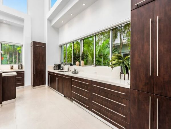 Luxury Miami Vacation Home Five Bedroom with Pool