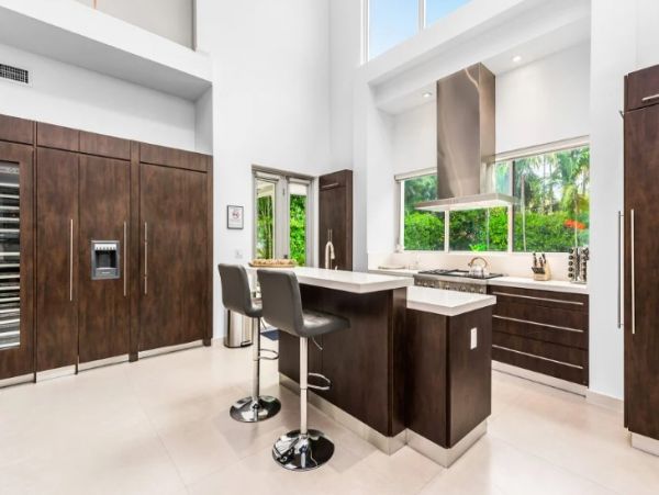 Luxury Miami Vacation Home Five Bedroom with Pool