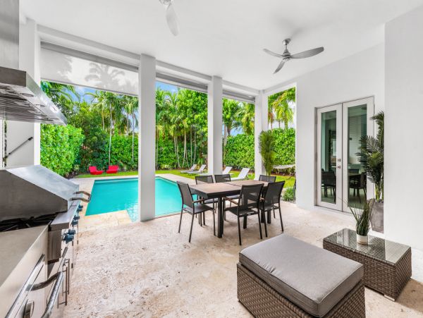 Luxury Miami Vacation Home Five Bedroom with Pool