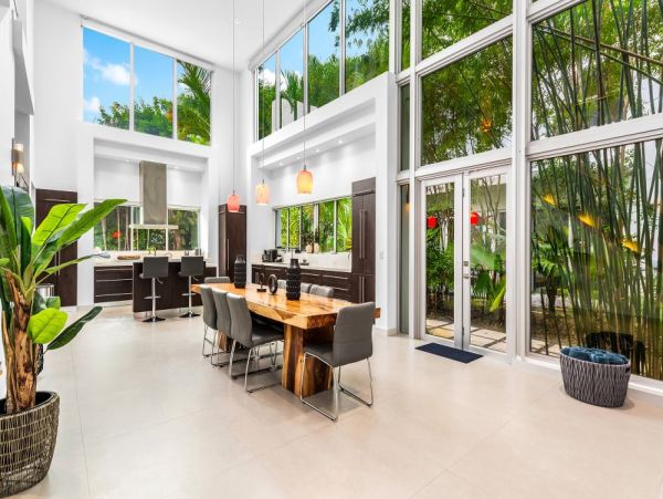 Luxury Miami Vacation Home Five Bedroom with Pool