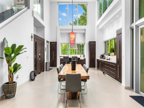 Luxury Miami Vacation Home Five Bedroom with Pool