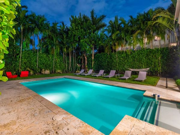 Luxury Miami Vacation Home Five Bedroom with Pool