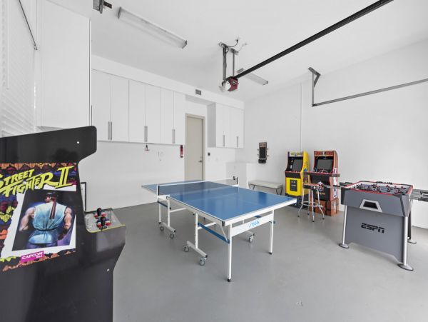 Luxury Miami Vacation Home Five Bedroom with Pool